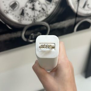 Vintage 18k Yellow Gold Diamond Scatter Ring